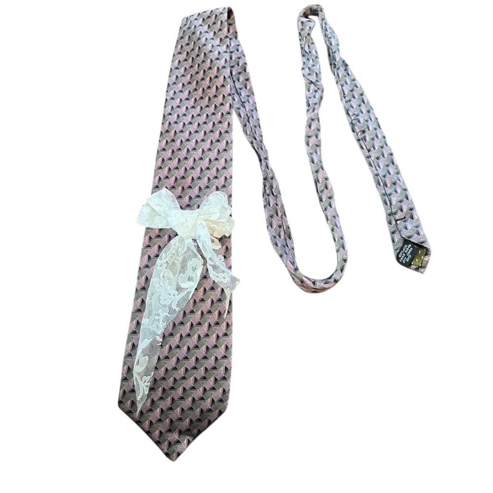 Pink Geometric Pattern Tie for Formal Occasions